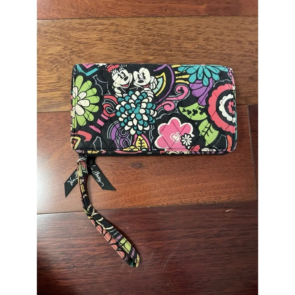 Vera Bradley Disney Parks Mickey's Magical Blooms Minnie Wallet Retired Rare B28 - Picture 1 of 12